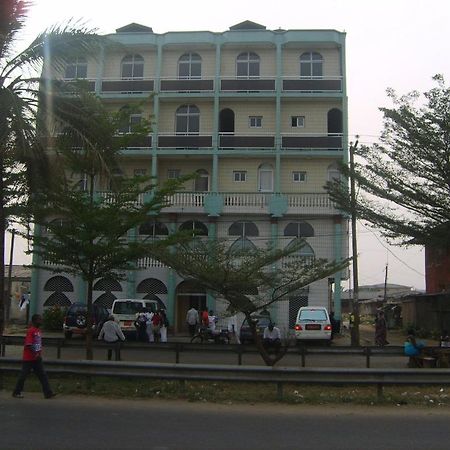 Hotel Le Chateau Douala Exterior photo