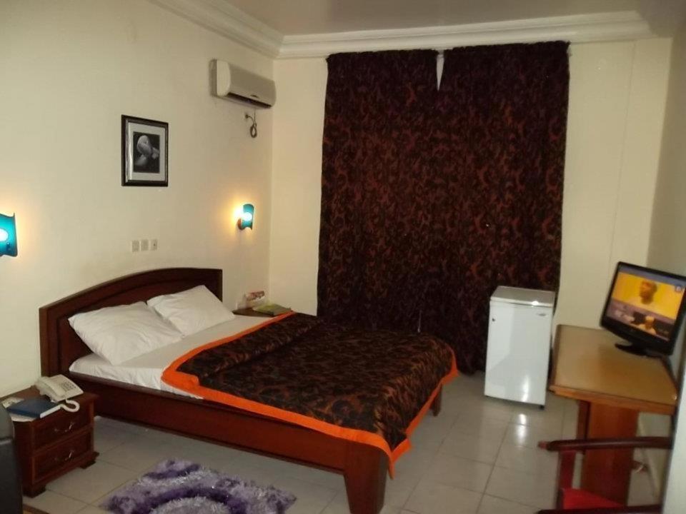 Hotel Le Chateau Douala Room photo
