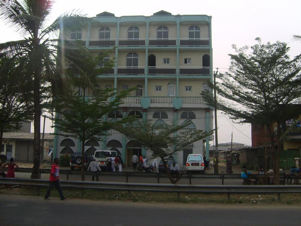 Hotel Le Chateau Douala Exterior photo